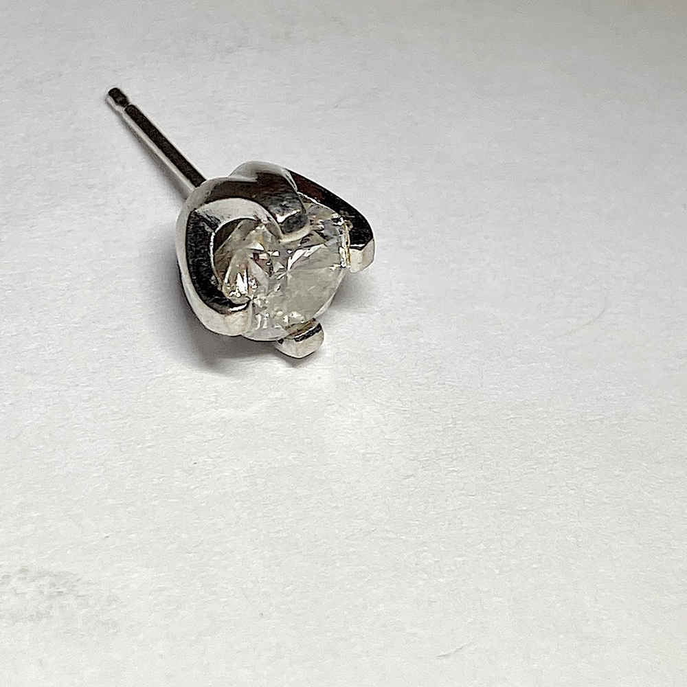 Single diamond earring